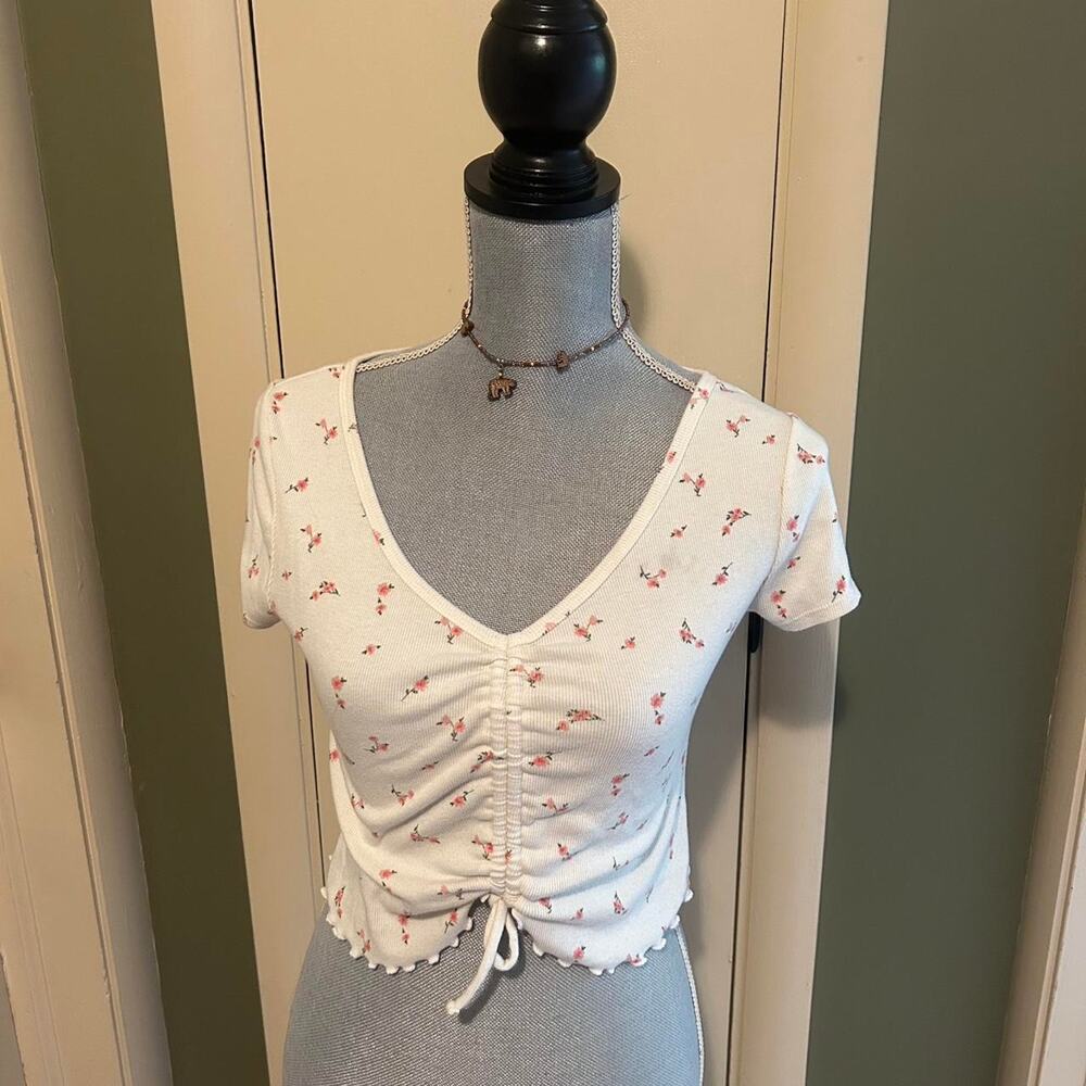 White floral aeropostale crop top